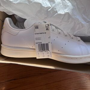 NWT Women’s adidas Stan Smith Sneakers